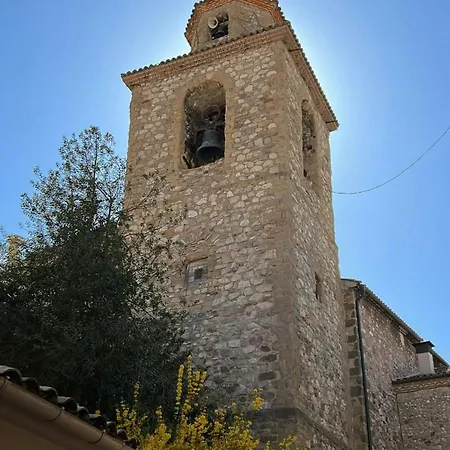 Medieval Castle With In Pre-pyrenees Prázdninový dům